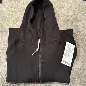 Brand new Lululemon Scuba Full-zip Hoodie in color Black & Size 10